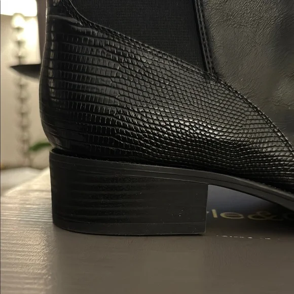 Style & Co
Women's Edwinaa Gore Booties BRAND NEW IN BOX‼️ Size 8M Color Black - Picture 10 of 16